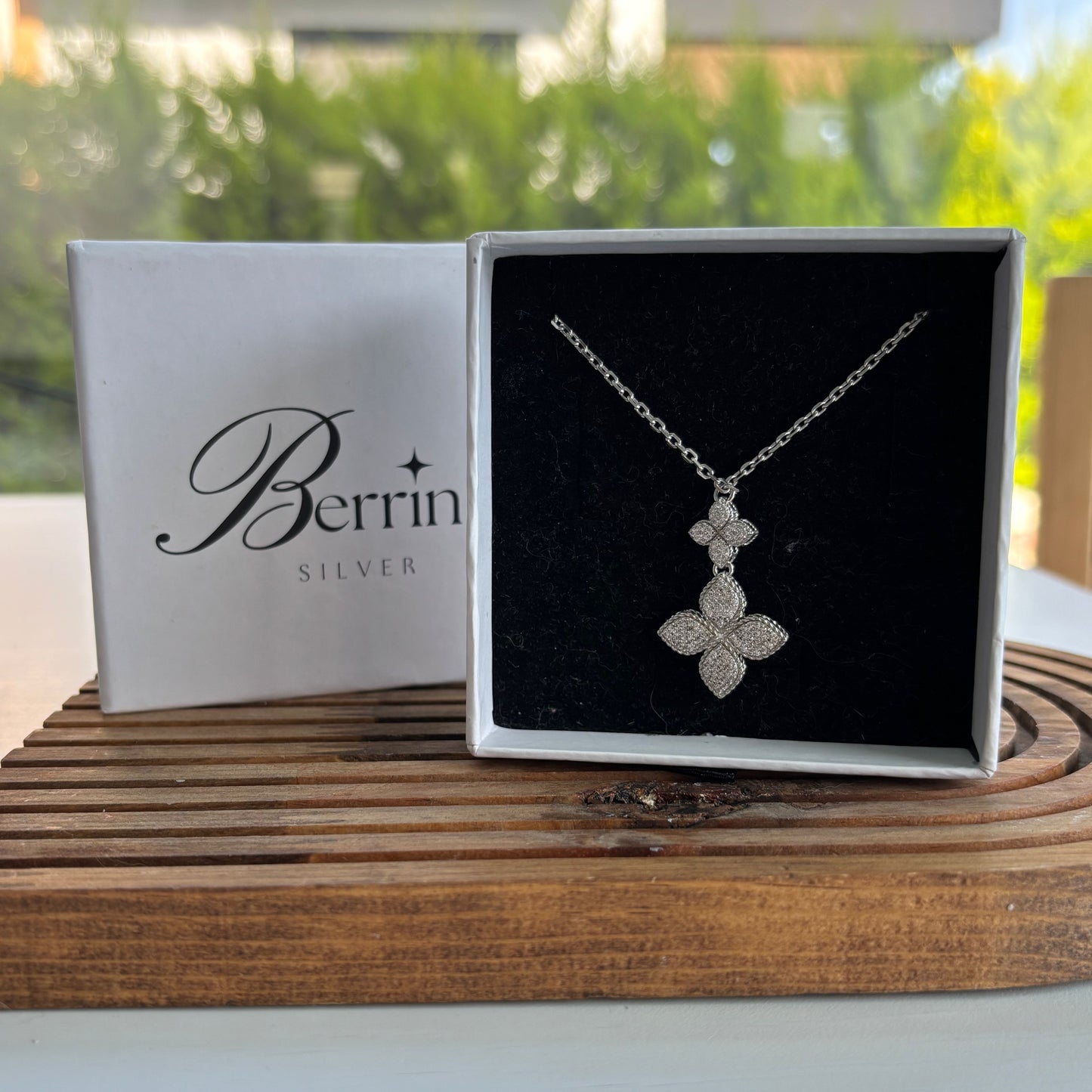 925 Ayar Gümüş Rodyum Kaplama Zirkon Taşlı Yonca Kolye